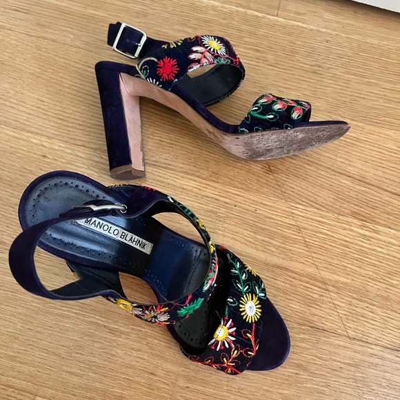 Manolo Blahnik embroidered block heels - Picture 6 of 7